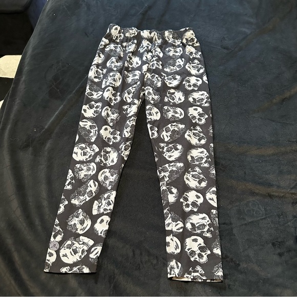 SweetLegs’s Skull Crop Leggings, One Size - Picture 2 of 4
